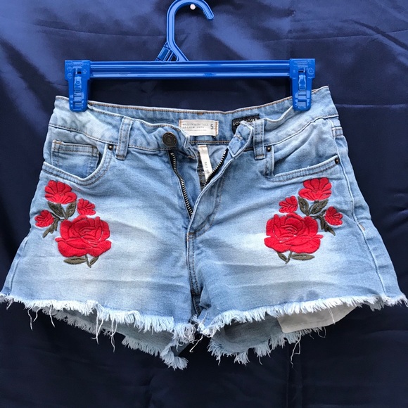Cute jean shorts! - Picture 1 of 2